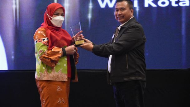 SMSI Lampung Award, Eva Dwiana Raih Penghargaan Kepala Daerah Peduli UMKM