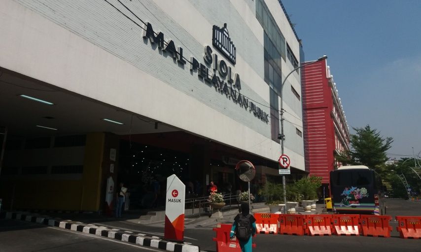 Mal Pelayanan Publik Siolo. Warga Kota Surabaya tidak harus datang ke sini langsung untuk membayar PBB sekarang