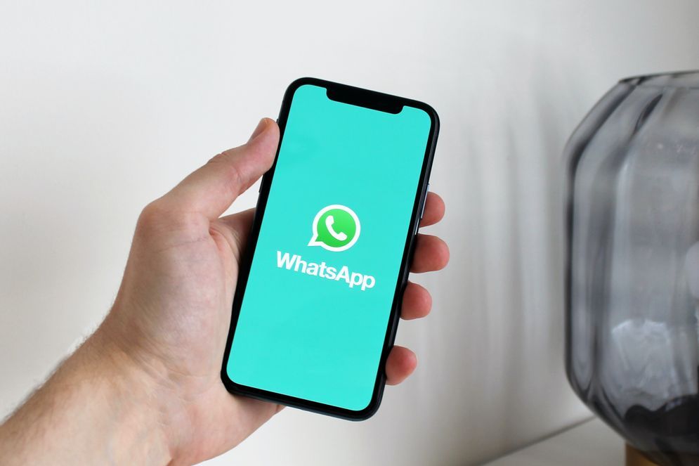 Ilustrasi aplikasi WhatsApp 