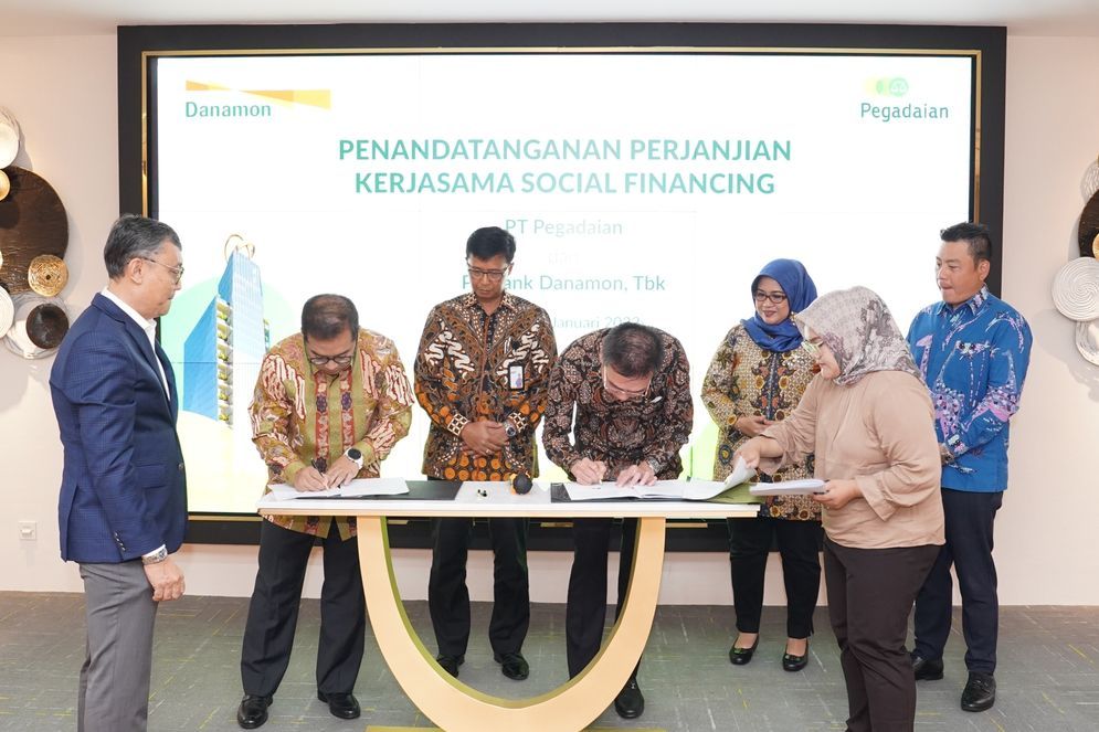 PT Pegadaian, anak perusahan PT Bank Rakyat Indonesia (Persero) Tbk (BBRI) menggandeng PT Bank Danamon Indonesia Tbk (BDMN) dalam Pembiayaan Sosial Berkelanjutan (Sustainable Social Loan).