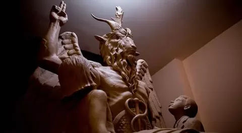 profil-the-satanic-temple-kelompok-pemuja-setan-yang-gelar-pertemuan-terbesar-di-amerika-zxl.webp