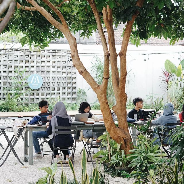 Bekerja, Diskusi, dan Ngopi di Antologi Collaboractive Space