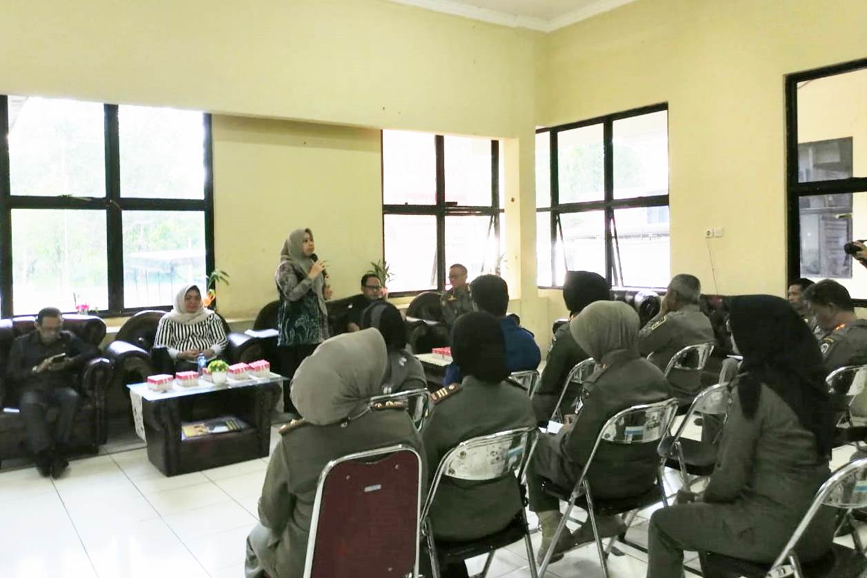 Komisi I DPRD Kalsel melakukan kunjungan kerja ke Satpol PP Batola untuk memantau kesiapan menghadapi Pemilu 2024 (Foto : Diskominfo Batola)