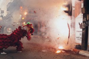 Tidak Hanya Asal, Ternyata Ini Arti di Balik Menyalakan Petasan Saat Tahun Baru Imlek