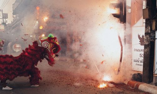Tidak Hanya Asal, Ternyata Ini Arti di Balik Menyalakan Petasan Saat Tahun Baru Imlek