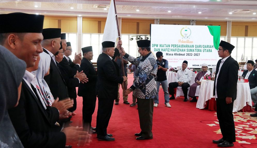 Ketua Umum IPQAH Said Agil Al-Munawar melantik Ketua IPQAH Sumut Asren Nasution 