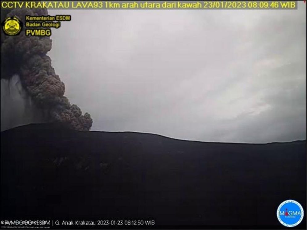 Pusat Vulkanologi dan Mitigasi Bencana Geologi (PVMBG) Badan Geologi Kementerian Energi dan Sumber Daya Mineral (ESDM) melaporkan Gunung Anak Krakatau di Selat Sunda mengalami erupsi sebanyak 7 kali pagi ini.