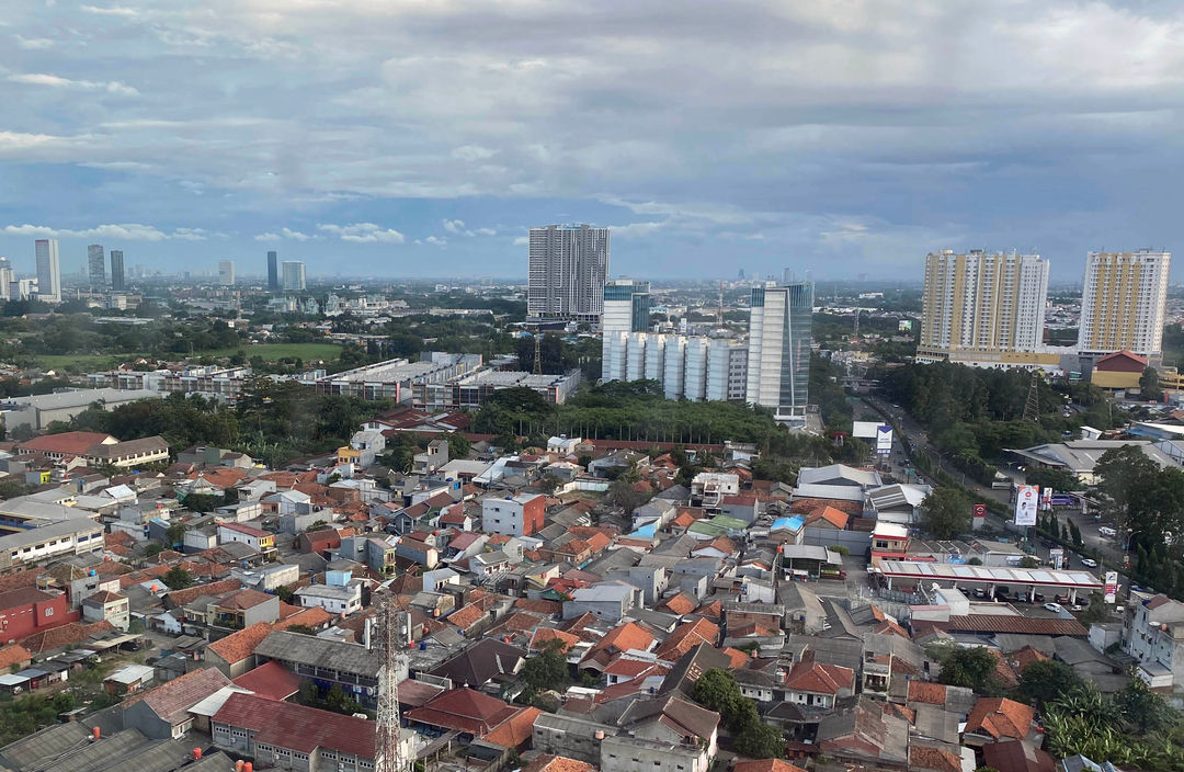 Hunian vertikal semakin menjadi tren di ibukota di tengah semakin terbatasnya lahan perumahan. Senin 23 Januari 2023. Foto : Panji Asmoro/TrenAsia