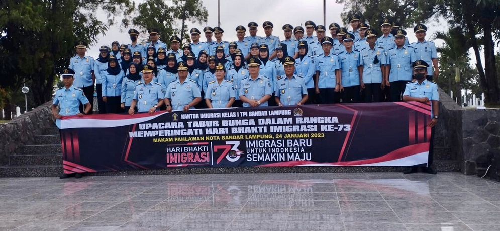 Dalam rangkaian peringatan Hari Bhakti Imigrasi ke-73 Tahun 2023, Kementerian Hukum dan HAM Lampung menggelar pelaksanaan Upacara Tabur Bunga bertempat di Taman Makam Pahlawan Tanjung Karang.