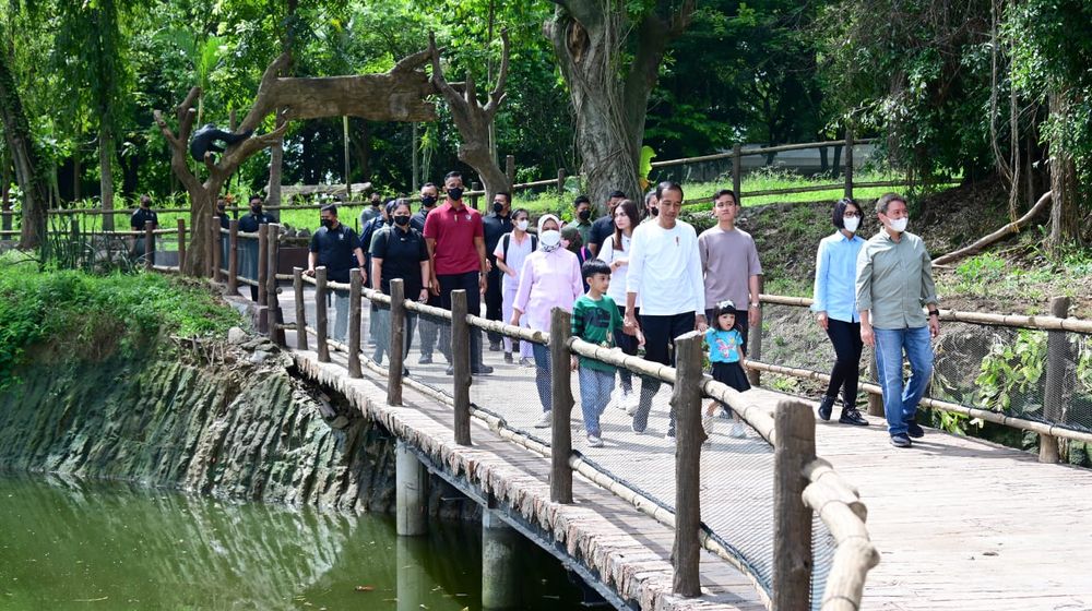 Kunjungi-Solo-Safari-Presiden-Jokowi-Tinjau-Progres-Revitalisasi.jpeg