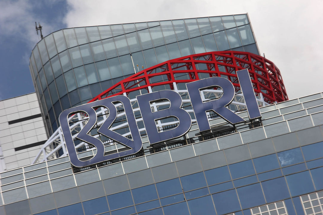 Logo BRI di Kantor Pusat Bank Rakyat Indonesia Jl Jend Sudirman Jakarta Pusat. Foto : Panji Asmoro/TrenAsia