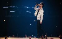 Vokalis Panic! At The Disco, Brendon Urie, dalam sebuah konser belum lama ini.