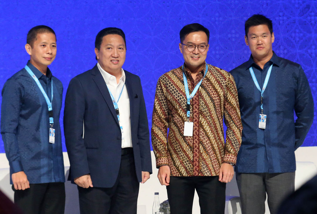 (Kanan ke kiri) Presiden Direktur PT Saratoga Investama Sedaya, Tbk. Michael William P. Soeryadjaya, Co-Founder dan Co-Managing Northstar Group Patrick Walujo, Presiden Direktur PT Adaro Energy Indonesia Tbk Garibaldi Thohir, dan Direktur Investasi PT Saratoga Investama Sedaya, Tbk. Devin Wirawan dalam acara Saratoga Investmen Summit 2023 di Jakarta, Kamis 26 Januari 2023. Foto : Panji Asmoro/TrenAsia