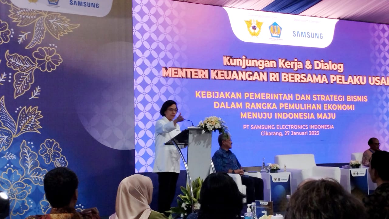 Sri Mulyani di kawasan pabrik PT Samsung Electronics Indonesia, Cikarang, Jumat,27 Januari 2023.