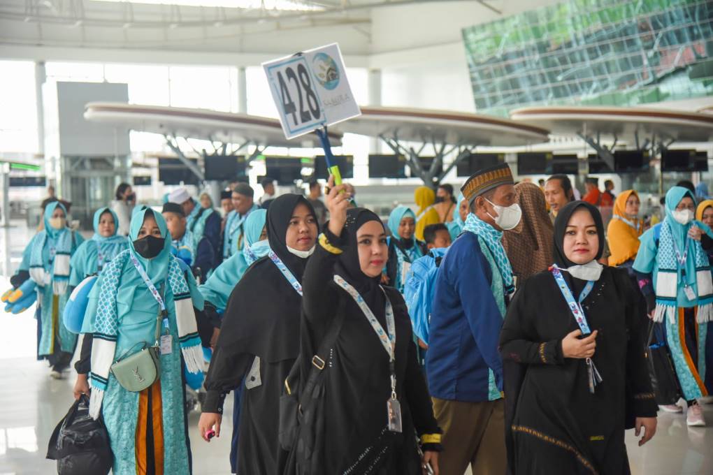 Jamaah umroh perdana yang terbang langsung dari Bandara SAMS Sepinggan Balikpapan