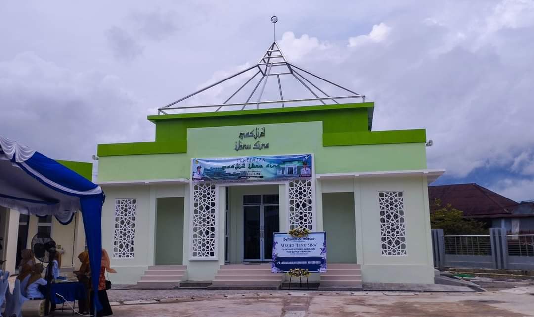 Masjid Ibnu Sina yang dibangun untuk melengkapi layanan RSUD Sultan Suriansyah. (Source: Prokom Banjarmasin)