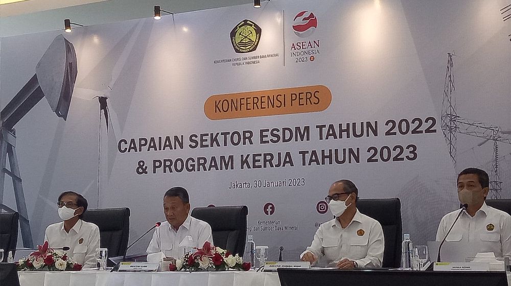 Menteri Energi dan Sumber Daya Mineral (ESDM) Arifin Tasrif, Dadan Kusdiana dan Tutuka Ariadji.jpeg