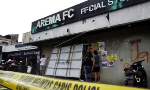 kantor Arema dirusak massa.JPG