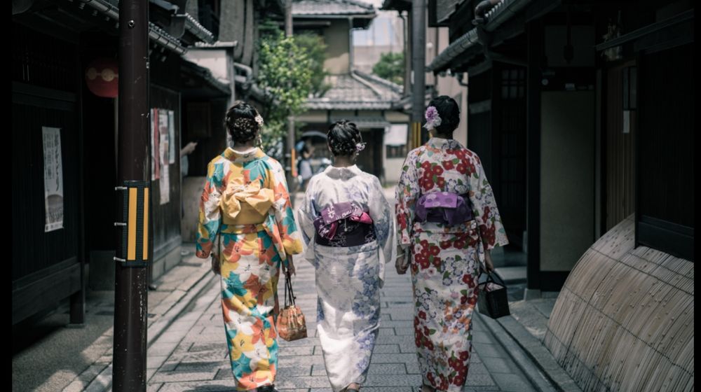Photo by Satoshi Hirayama: https://www.pexels.com/photo/three-geisha-walking-between-buildings-1325837/