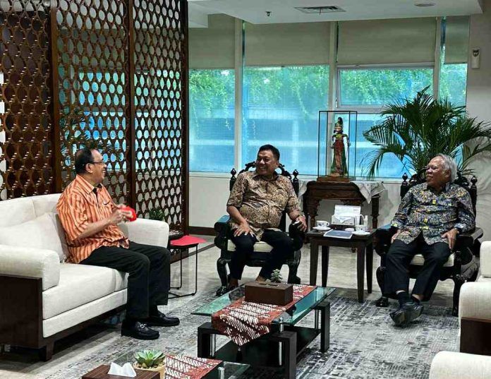 Gubernur Olly saat bertemu Menteri PUPR di Jakarta. (Foto:Istimewa)