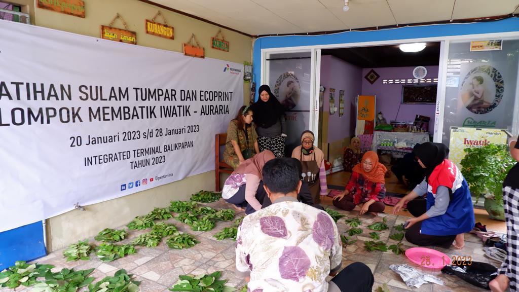 Menghadapi revolusi era industri 4.0, masyarakat dituntut kreatif untuk memiliki ketrampilan yang unik agar dapat bersaing meningkatkan kesejahteraannya dalam segala bidang tidak terkecuali kelompok binaan PT Pertamina Patra Niaga Regional Kalimantan di Kelurahan Mekarsari