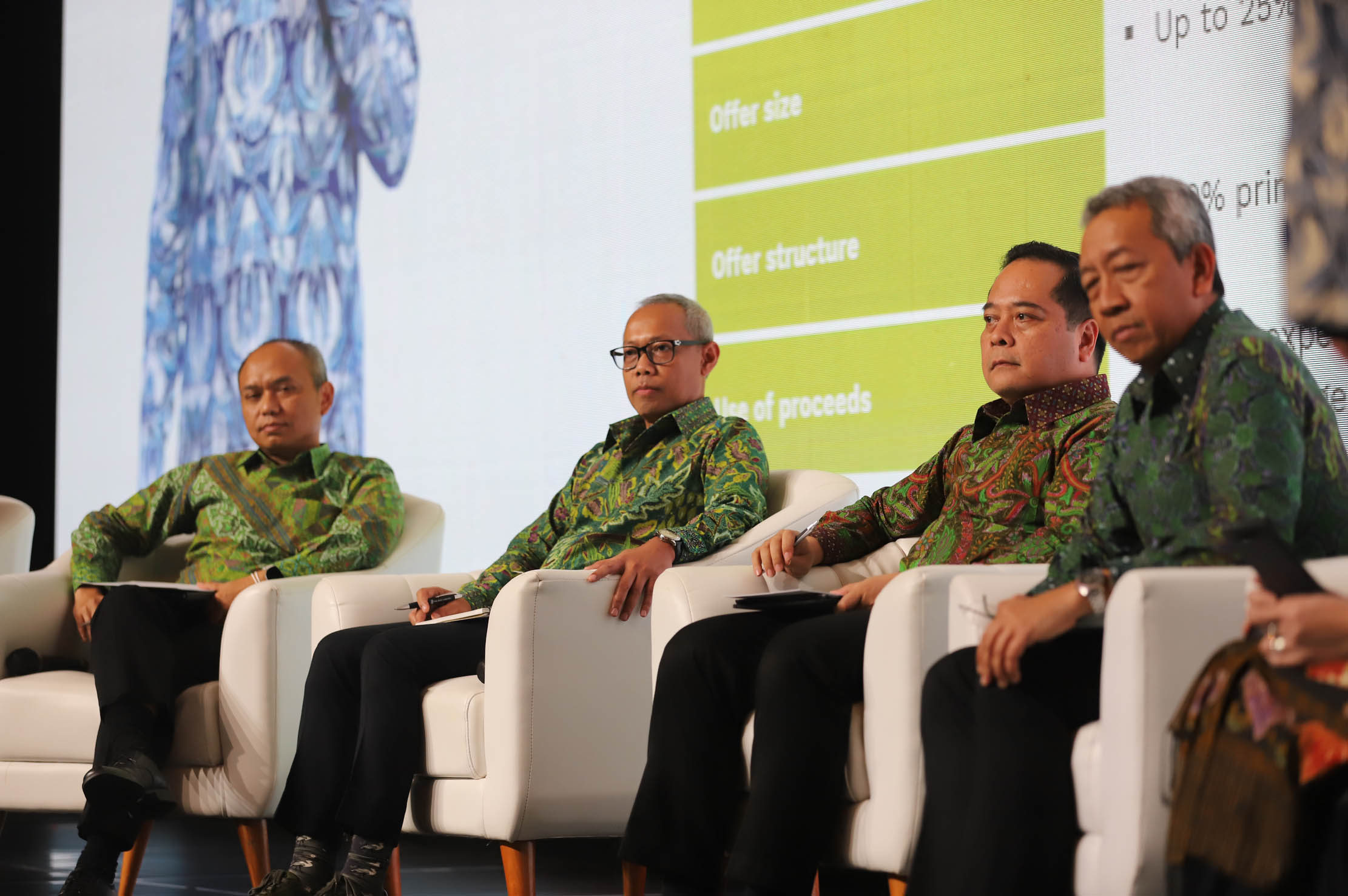 Direktur Eksplorasi dan Pengembangan PT Pertamina Geothermal Energy Tbk Rachmat Hidajat - Direktur Operasi PT Pertamina Geothermal Energy Tbk Eko Agung Bramantyo - Direktur Utama PT Pertamina Geothermal Energy Tbk Ahmad Yuniarto - Direktur Keuangan PT Pertamina Geothermal Energy Tbk Nelwin Aldriansyah saat usai  menggelar paparan publik di Jakarta. PT Pertamina Geothermal Energy Tbk., salah satuperusahaan panas bumi terbesar di Indonesia dan global dalam hal kapasitas terpasang,
akan melaksanakan penawaran umum perdana saham. Foto : Panji Asmoro/TrenAsia
