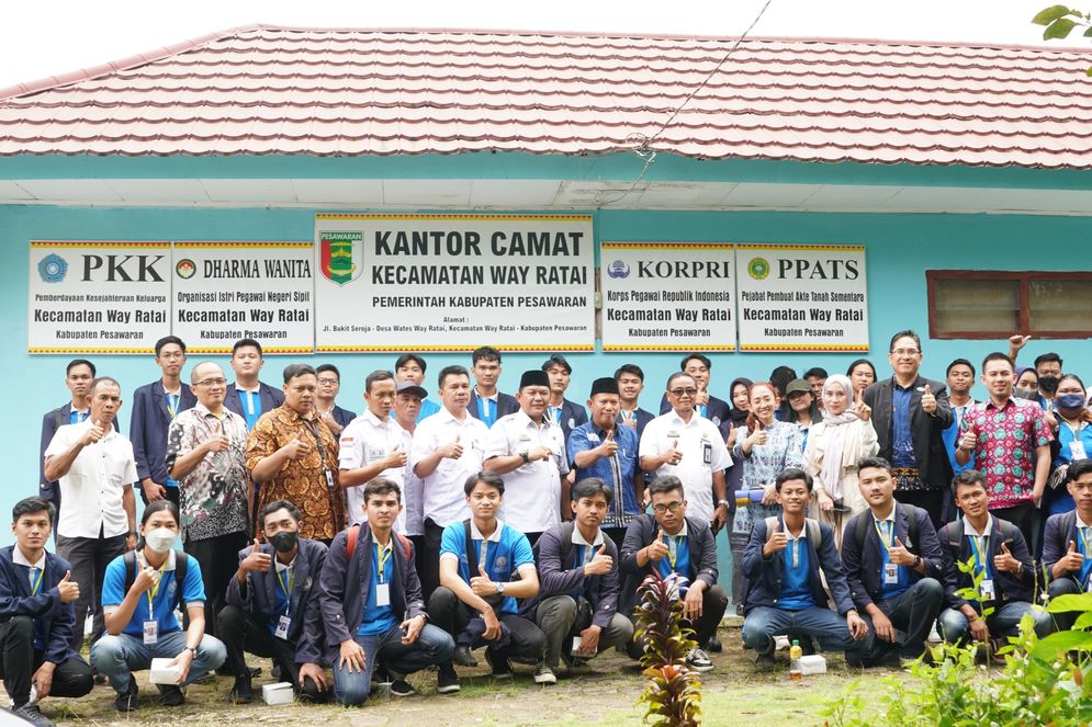 Institut Informatika dan Bisnis (IIB) Darmajaya menurunkan 106 mahasiswa ke empat kecamatan yang tersebar di 16 desa pada Kabupaten Pesawaran dalam rangka Praktik Kerja Pengabdian Masyarakat (PKPM) Periode Ganjil 2022/2023.