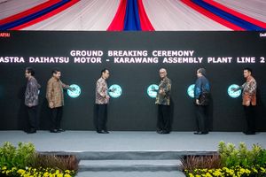 Groundbreaking pembangunan pabrik perakitan baru PT Astra Daihatsu Motor (ADM) Karawang Assembly Plant, Kawasan Industri Suryacipta, Karawang Timur, Jawa Barat, Kamis, 2 Februari 2022.
