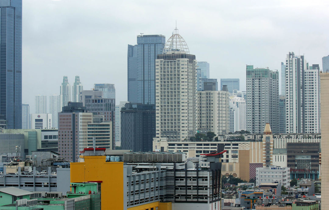 Pemandangan kepadatan Kota Jakarta yg kian hari semakin bertambah dengan pembangunan gedung-gedung dan bangunan baru baik hunian maupun kawasan bisnis, Kamis 2 Februari 2023. Foto : Panji Asmoro/TrenAsia