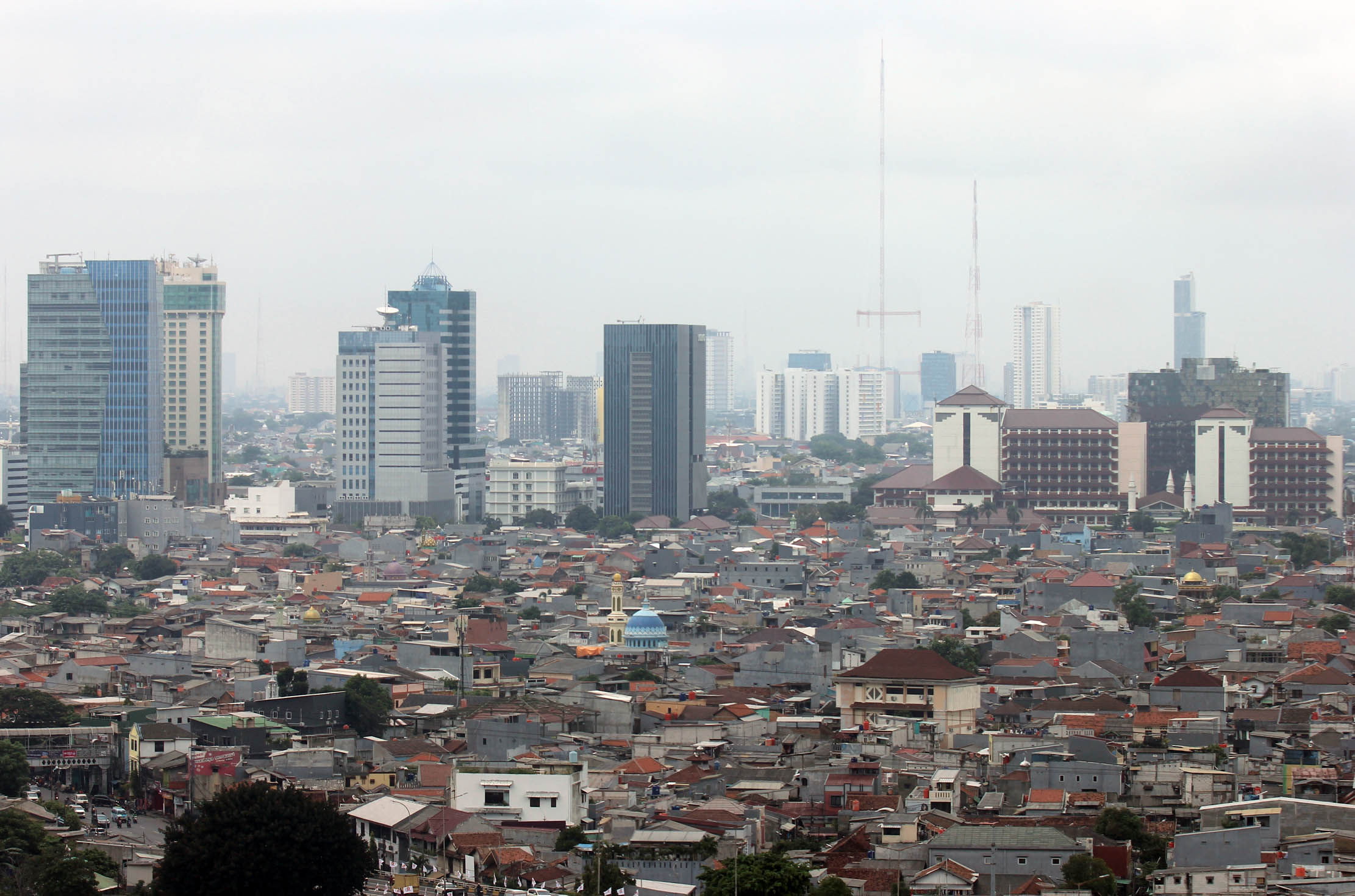 Pemandangan kepadatan Kota Jakarta yg kian hari semakin bertambah dengan pembangunan gedung-gedung dan bangunan baru baik hunian maupun kawasan bisnis, Kamis 2 Februari 2023. Foto : Panji Asmoro/TrenAsia