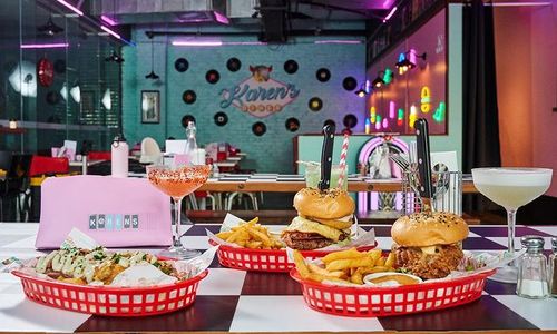 Videonya Bersliweran di Sosmed, Siapa Pemilik Karen's Diner?
