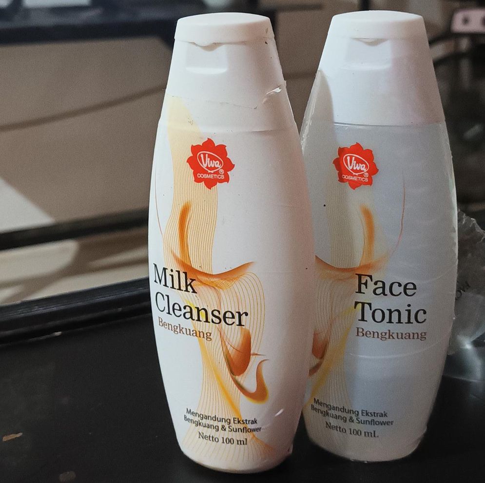 Manfaat Milk Cleanser, Kosmetik yang Kini Terkalahkan Skincare