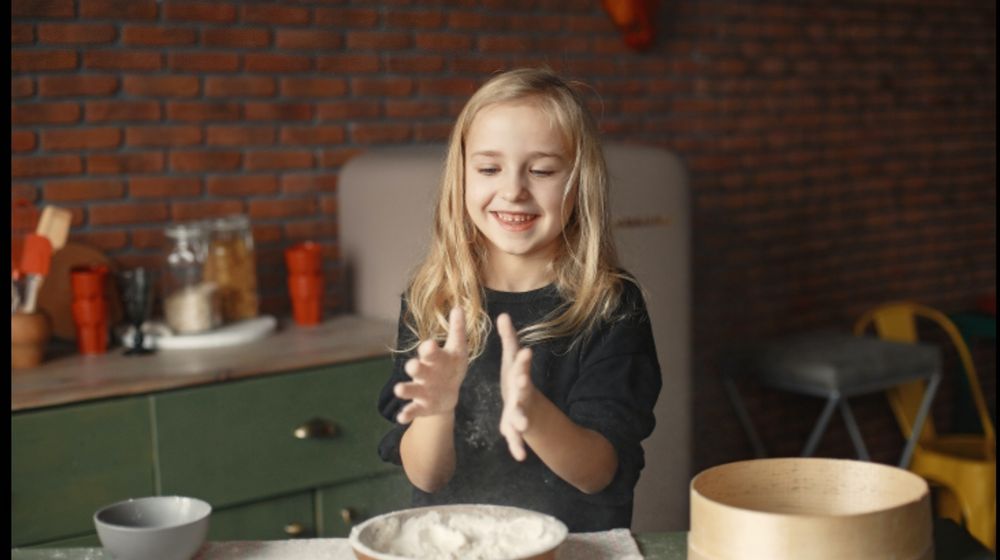 Photo by Gustavo Fring: https://www.pexels.com/photo/playful-little-girl-with-flour-in-loft-style-kitchen-3984748/