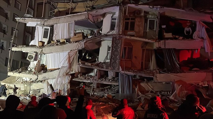 Gempa berkekuatan 7,8 skala Richter mengguncang Turkiye Senin 6 February dinihari. (Foto : Ömer Yasin Ergin- Anadolu)