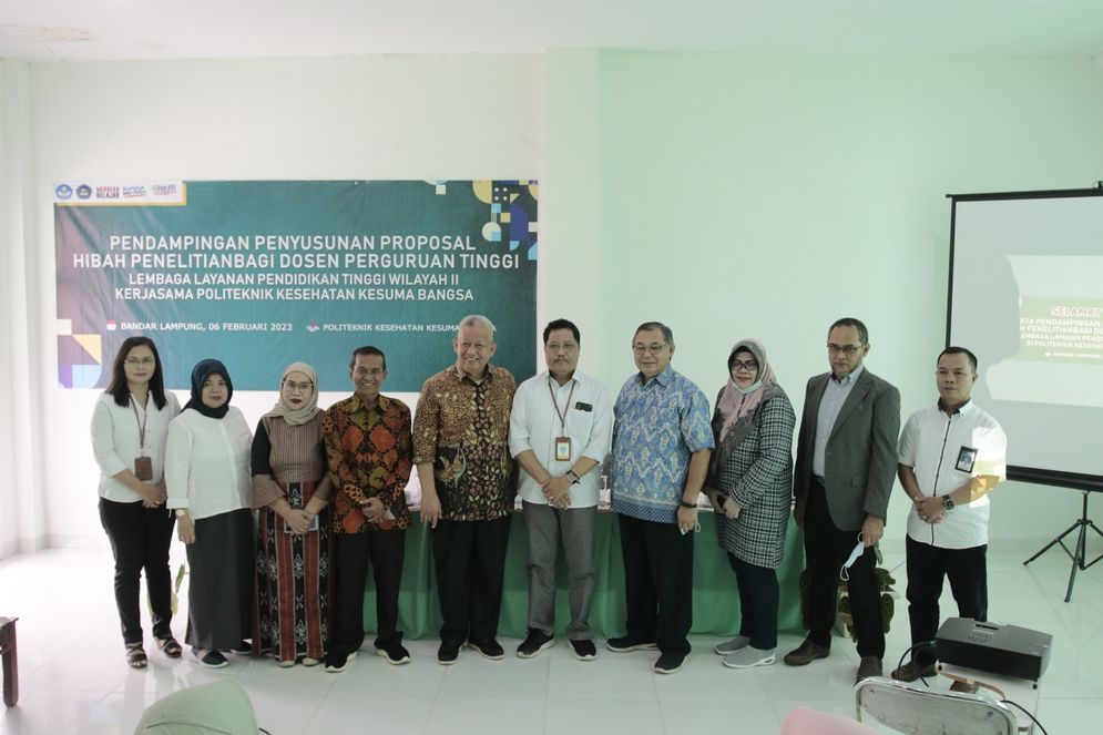LLDIKTI Wilayah II Palembang melaksanakan kegiatan Pendampingan Penyusunan Proposal Hibah Penelitian Bagi Dosen Perguruan Tinggi yang bekerjasama dengan Poltekkes Kesuma Bangsa.