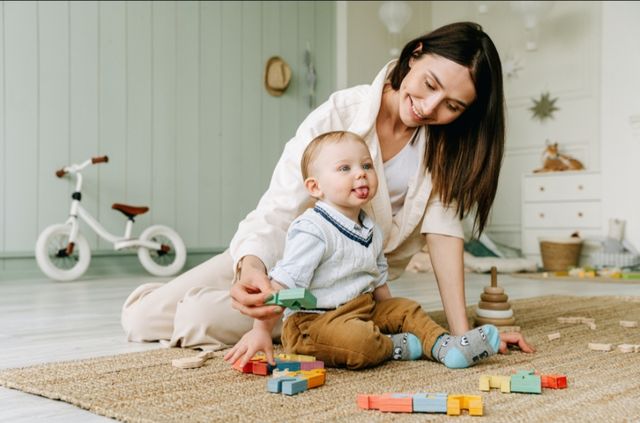 Photo by Ivan Samkov: https://www.pexels.com/photo/baby-boy-sitting-on-floor-with-tongue-out-8504293/