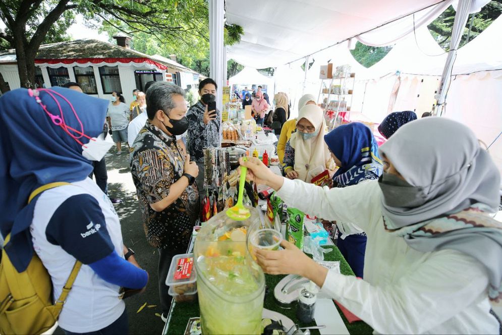 Pasar murah di Kota Bandung beberapa waktu lalu. 