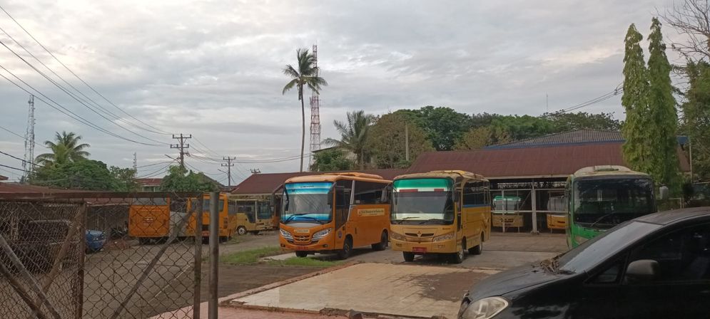 Mayoritas bus mahasiswa Unsri rusak