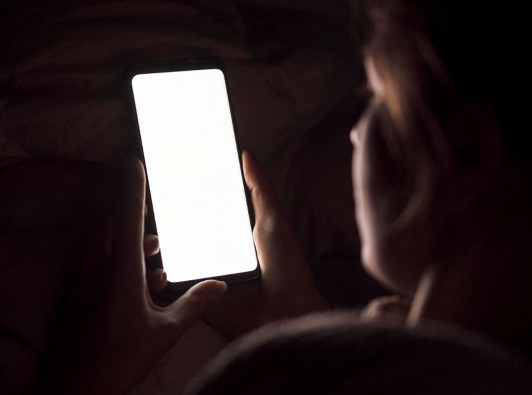 Sering Diremehkan, Ternyata Ini 5 Alasan Mengapa Anda Tidak Boleh Gunakan Ponsel di Tempat Tidur