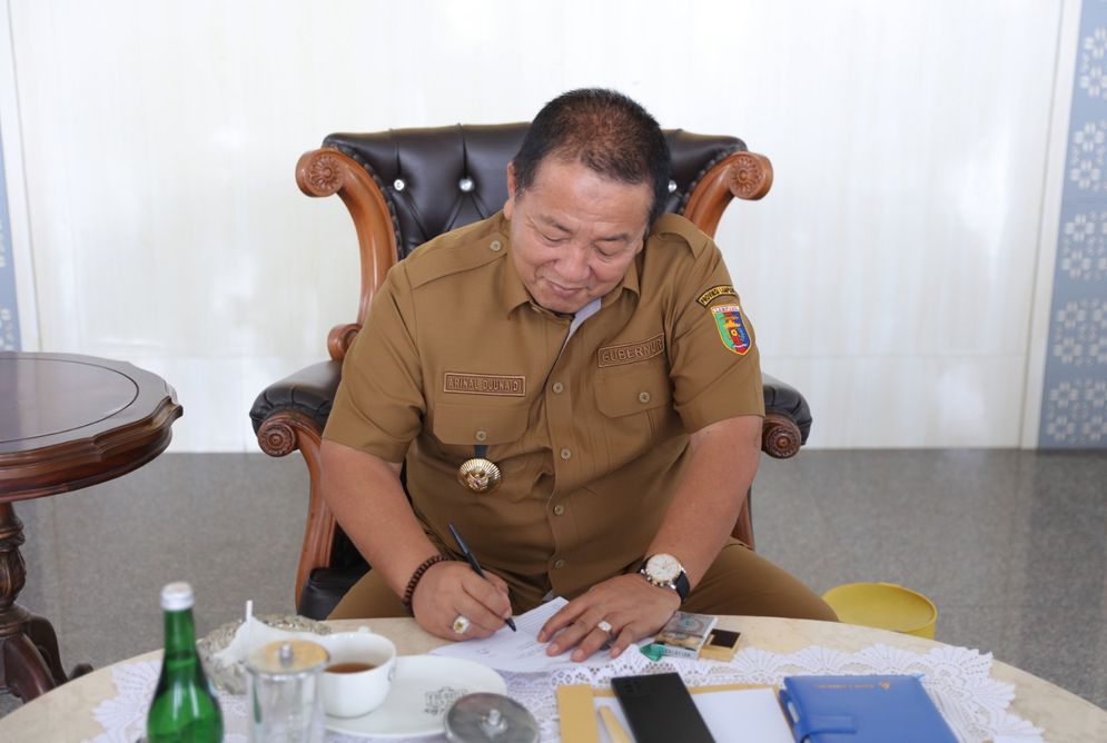 KPU Provinsi Lampung melaksanakan Pencocokan dan Penelitian (Coklit) kepada Gubernur Lampung Arinal Djunaidi, di Mahan Agung.