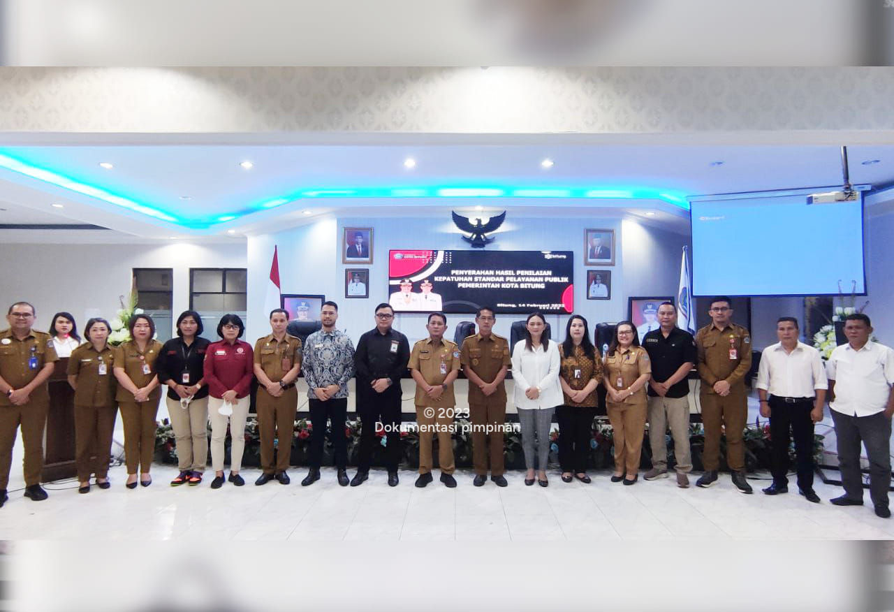 Foto bersama usai penyerahan hasil keputusan standar pelayanan publik dari Ombudsman kepada Pemkot Bitung. (Foto:Istimewa)