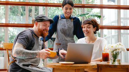 Photo by Tim Douglas : https://www.pexels.com/photo/colleagues-working-on-laptop-in-cafe-6205494/