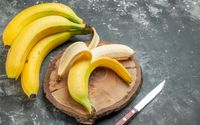 Dessert terbaik di dunia pisang goreng terbuat buah pisang raja yang biasanya dilumuri adonan campuran tepung, telur, dan mentega lalu digoreng secara deep fried
