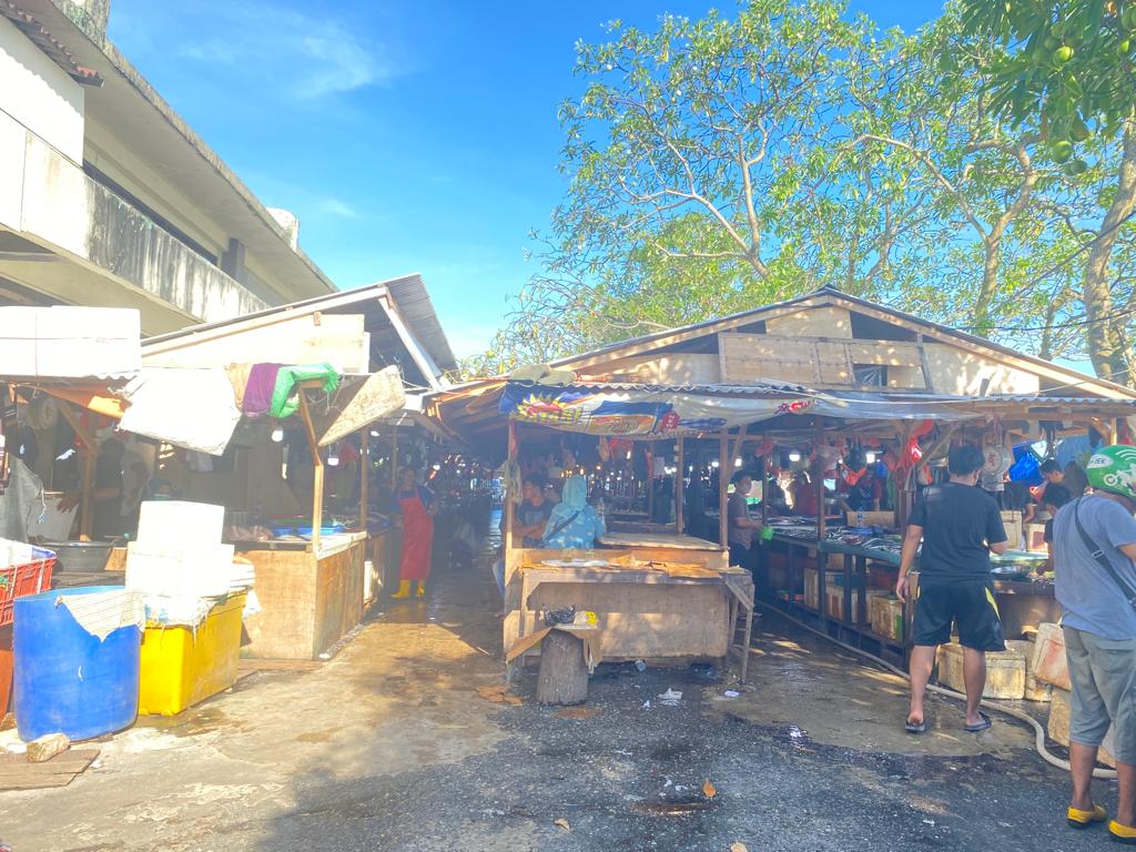 Lapak ikan Pasar Klandasan