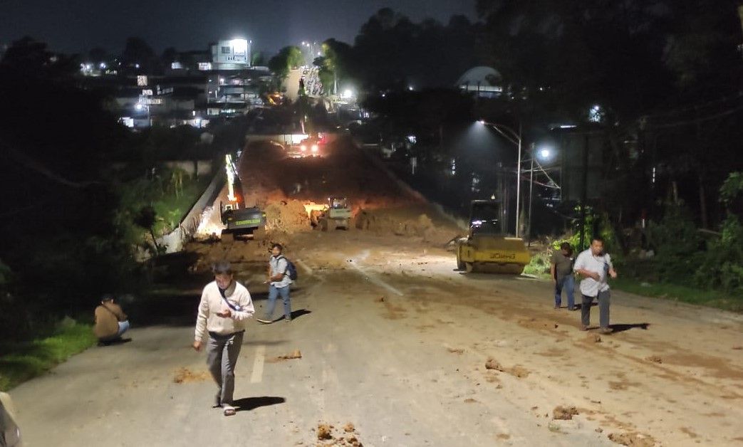 Hingga kini akses jalan depan Global Sport MT Haryono tempat pengerjaan proyek pengendalian banjir belum dapat dilewati oleh warga. Hal ini karena pemasangan box culvert dan kegiatan penimbunan tanah masih berjalan. 