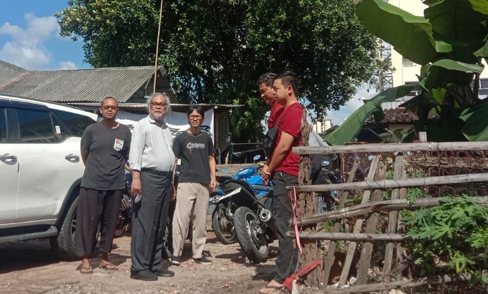 ketua komnas perlindungan anak Arist Merdeka Sirait saat datangi proyek RS Kasih Ibu Solo.jpeg