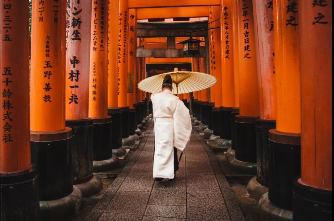 Photo by DSD: https://www.pexels.com/photo/man-holding-an-umbrella-1822605/