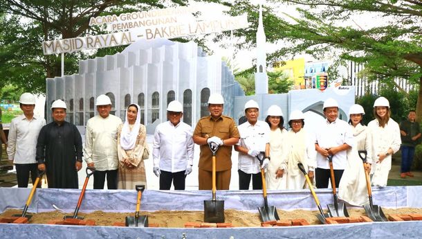 Gubernur Arinal Bersama Aburizal Bakrie Groundbreaking Pembangunan Masjid Raya Al-Bakrie Lampung