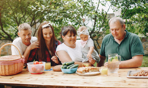 Ilustrasi generasi sandwich.