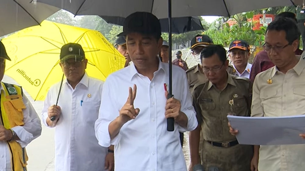 Jokowi Tinjau Normalisasi Ciliwung.png